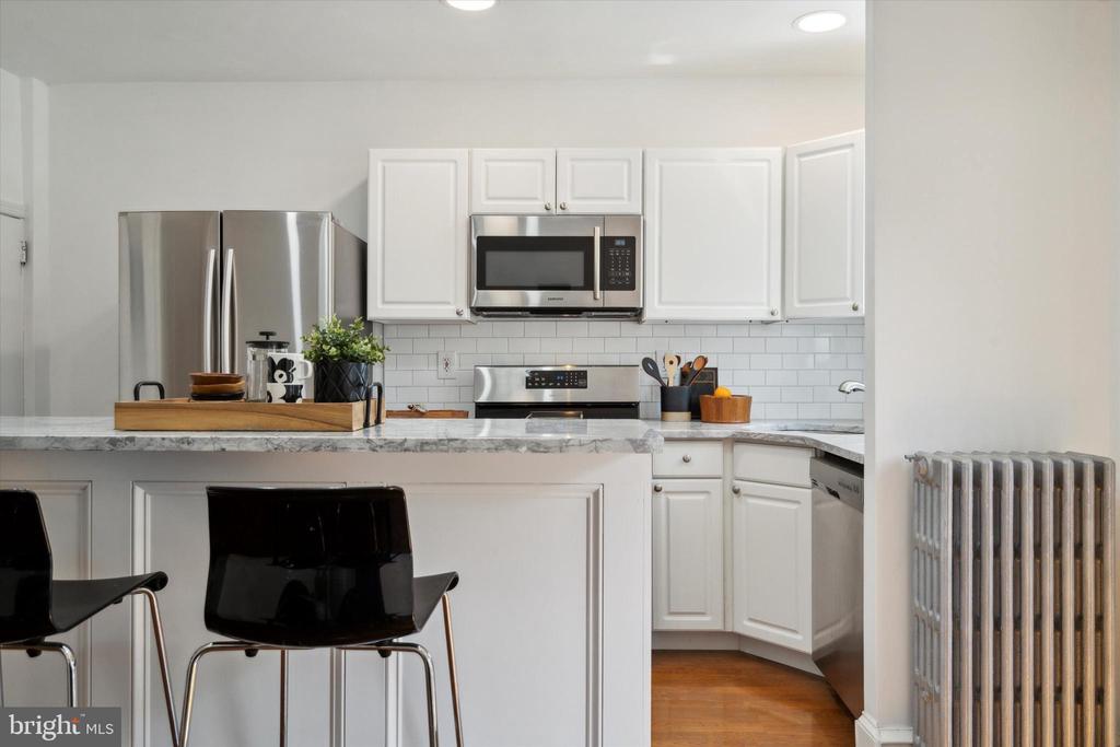 60 E Abington Ave
