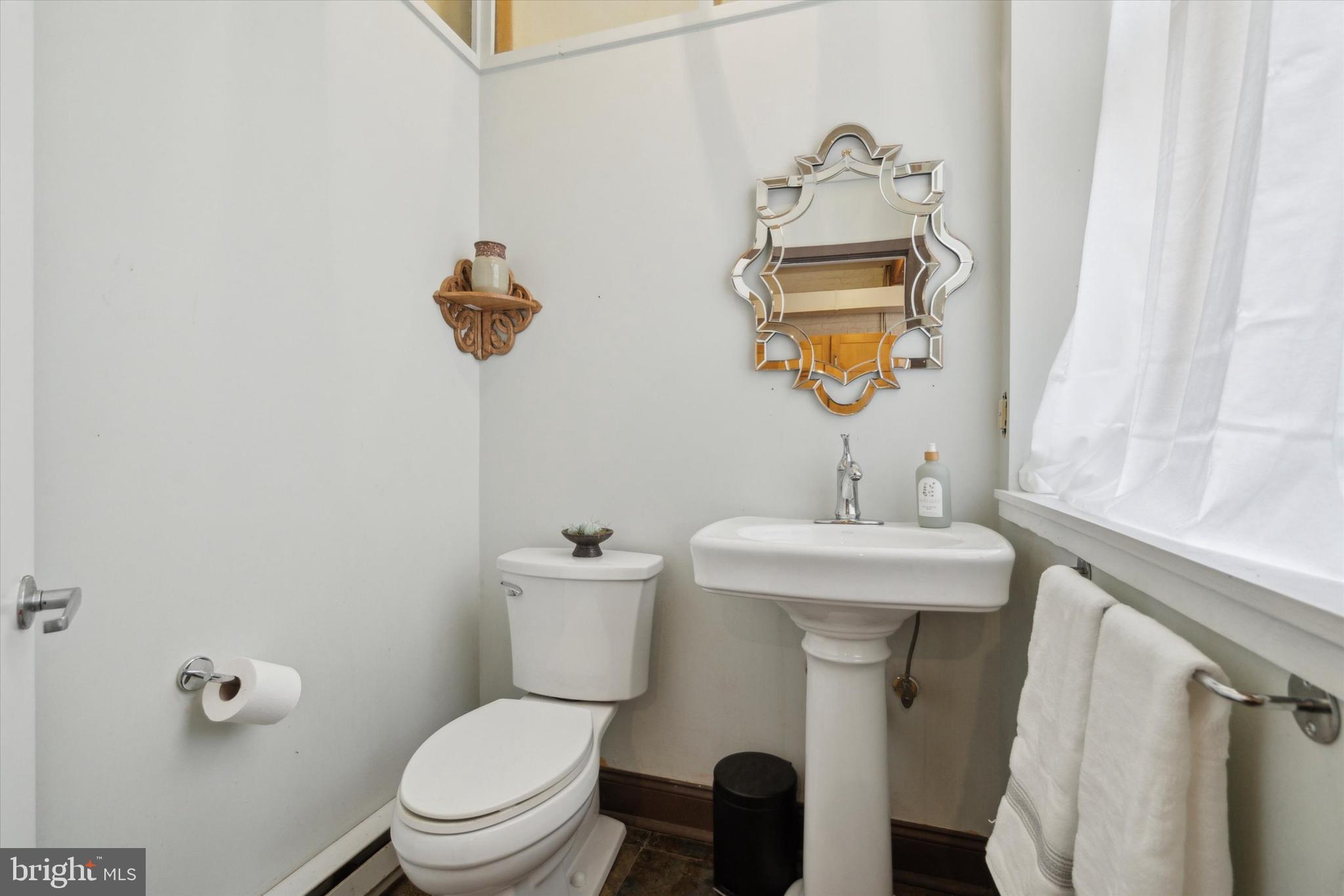 212-20 Race St #2c