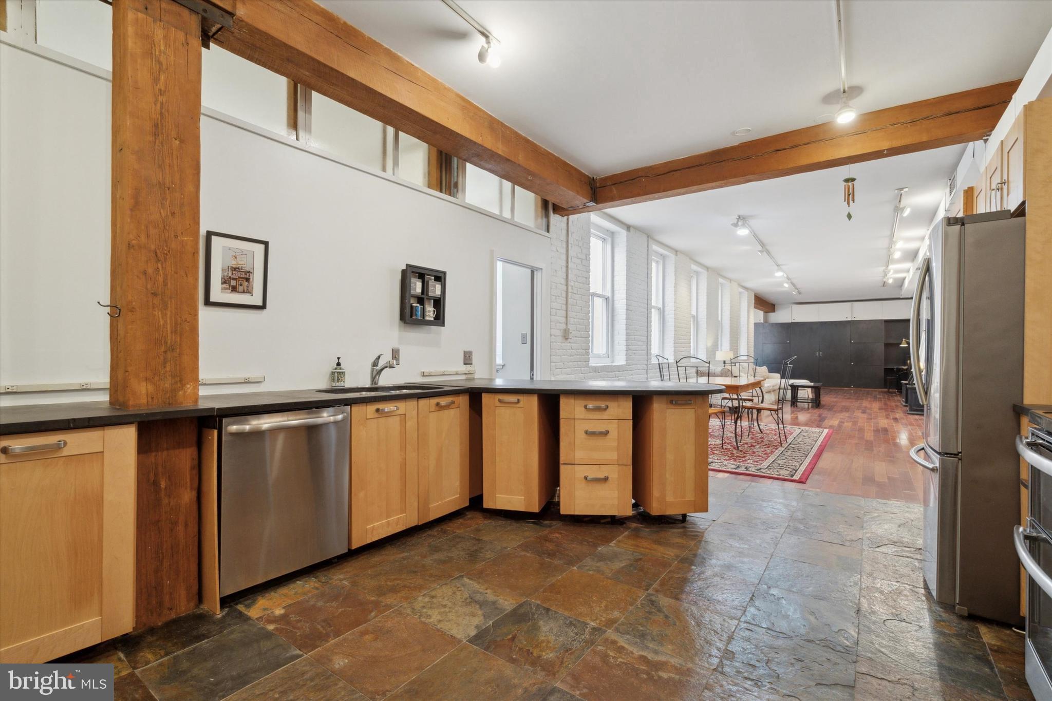 212-20 Race St #2c