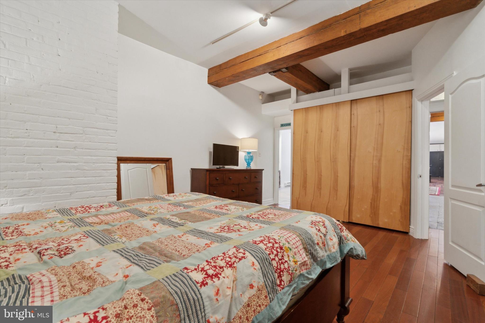 212-20 Race St #2c