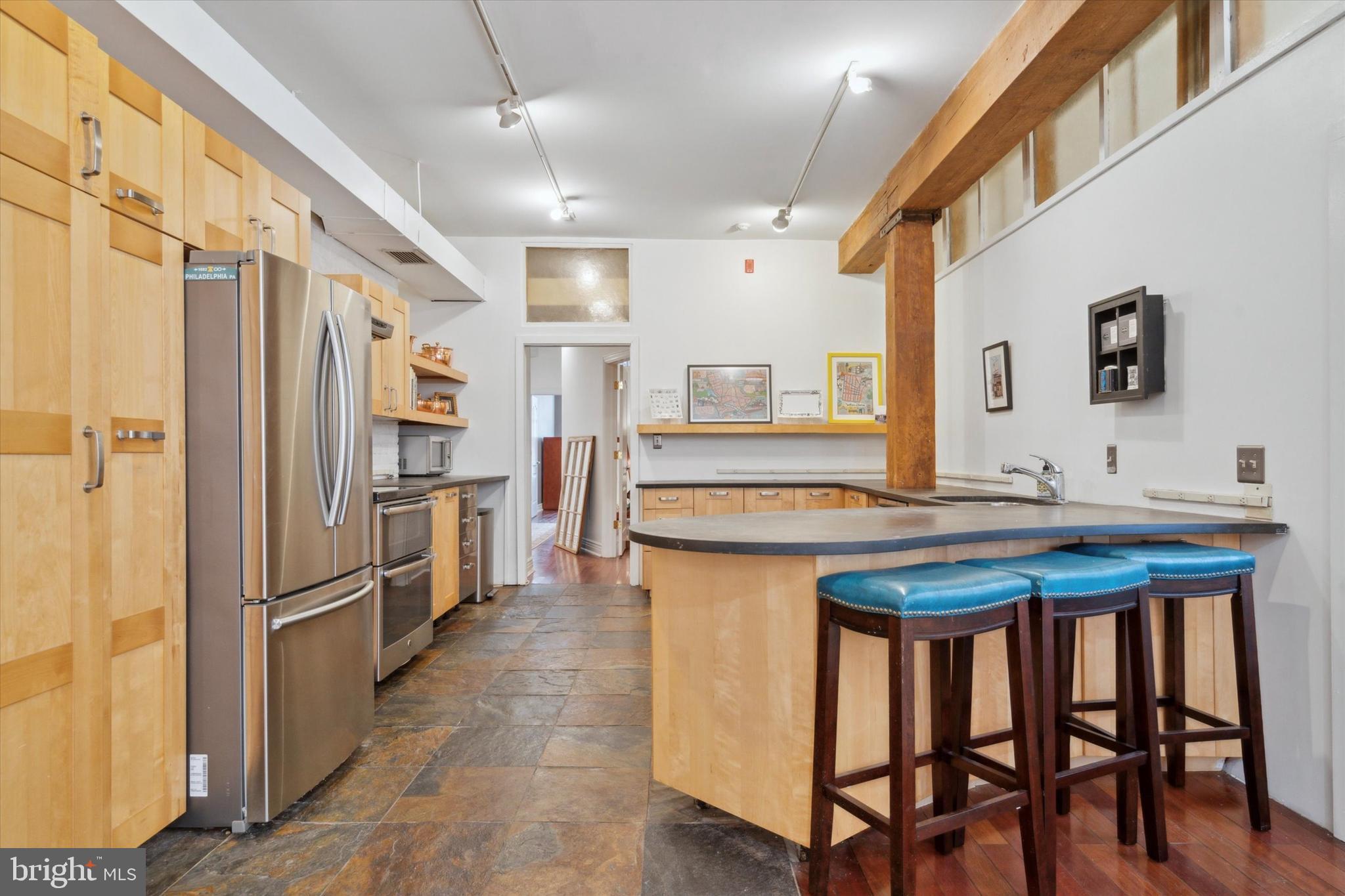 212-20 Race St #2c