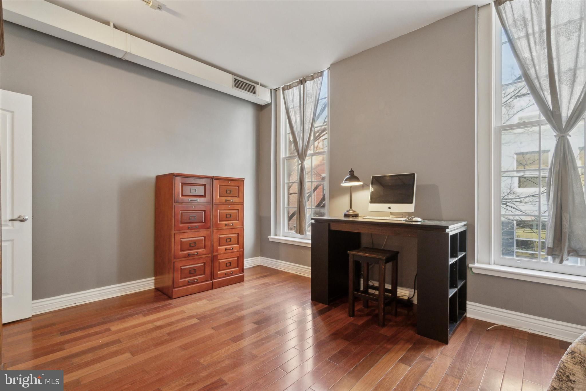 212-20 Race St #2c