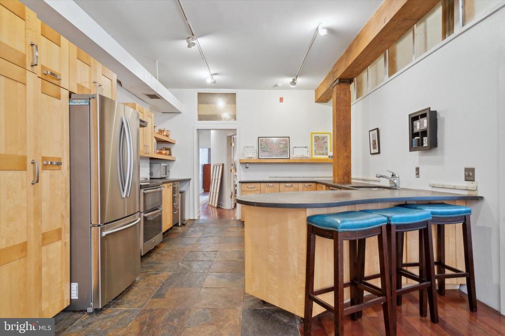 212-20 Race St #2c