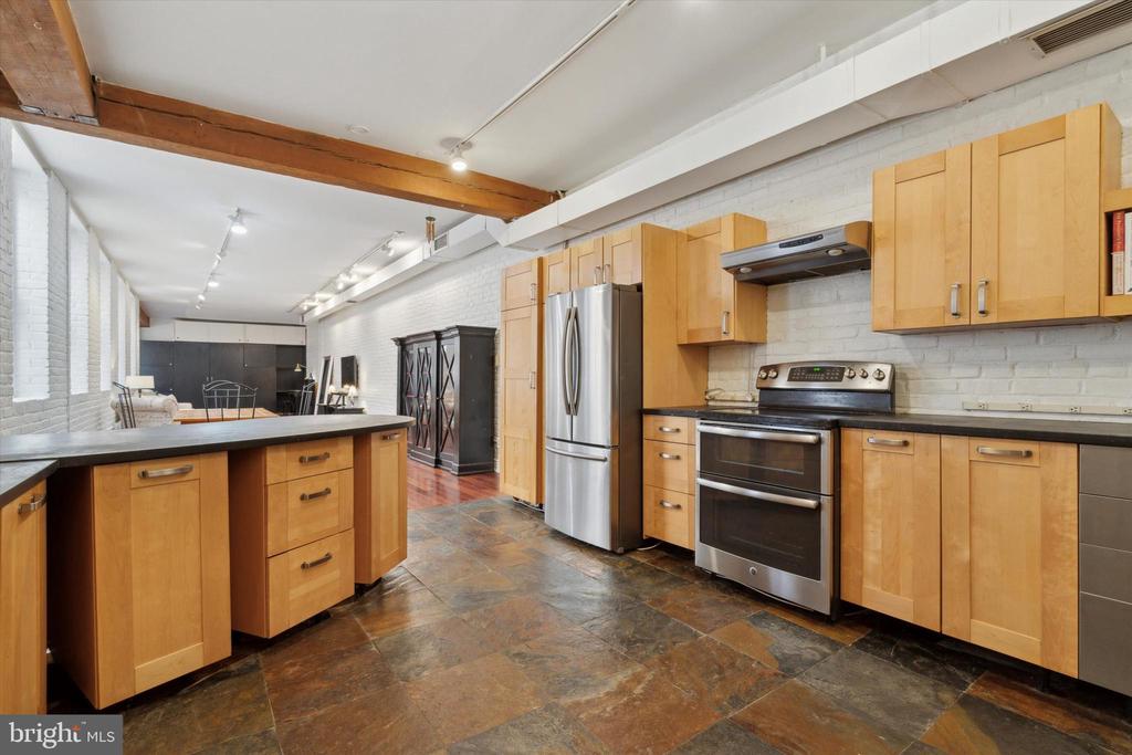 212-20 Race St #2c