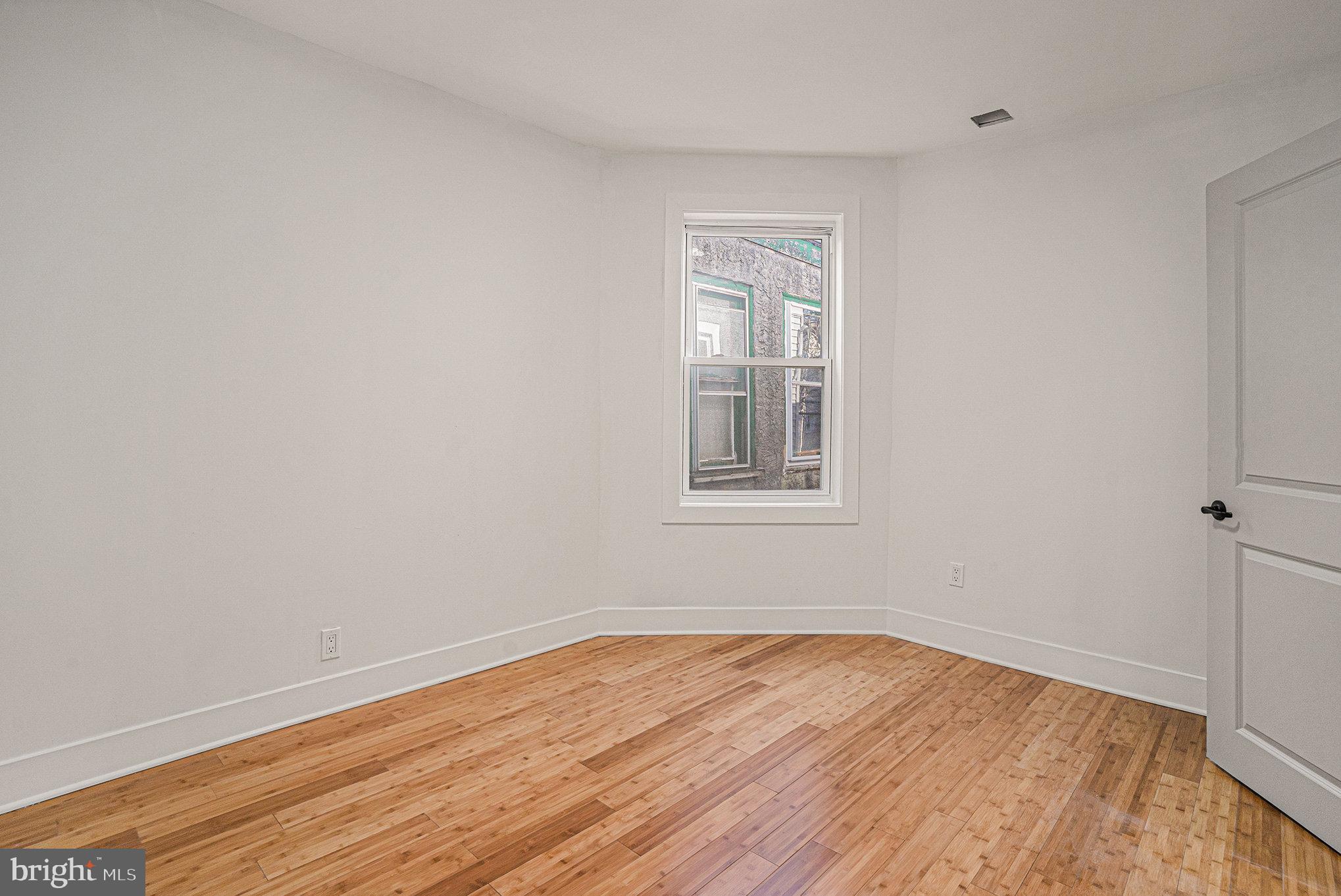 451 W Earlham Ter