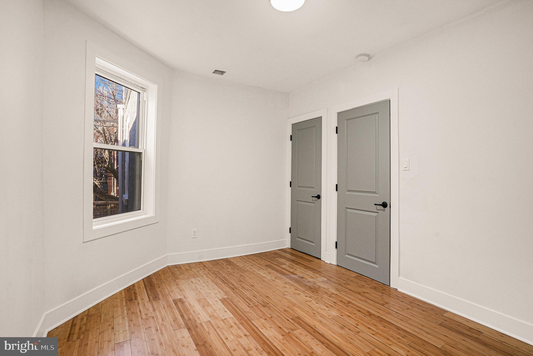 451 W Earlham Ter