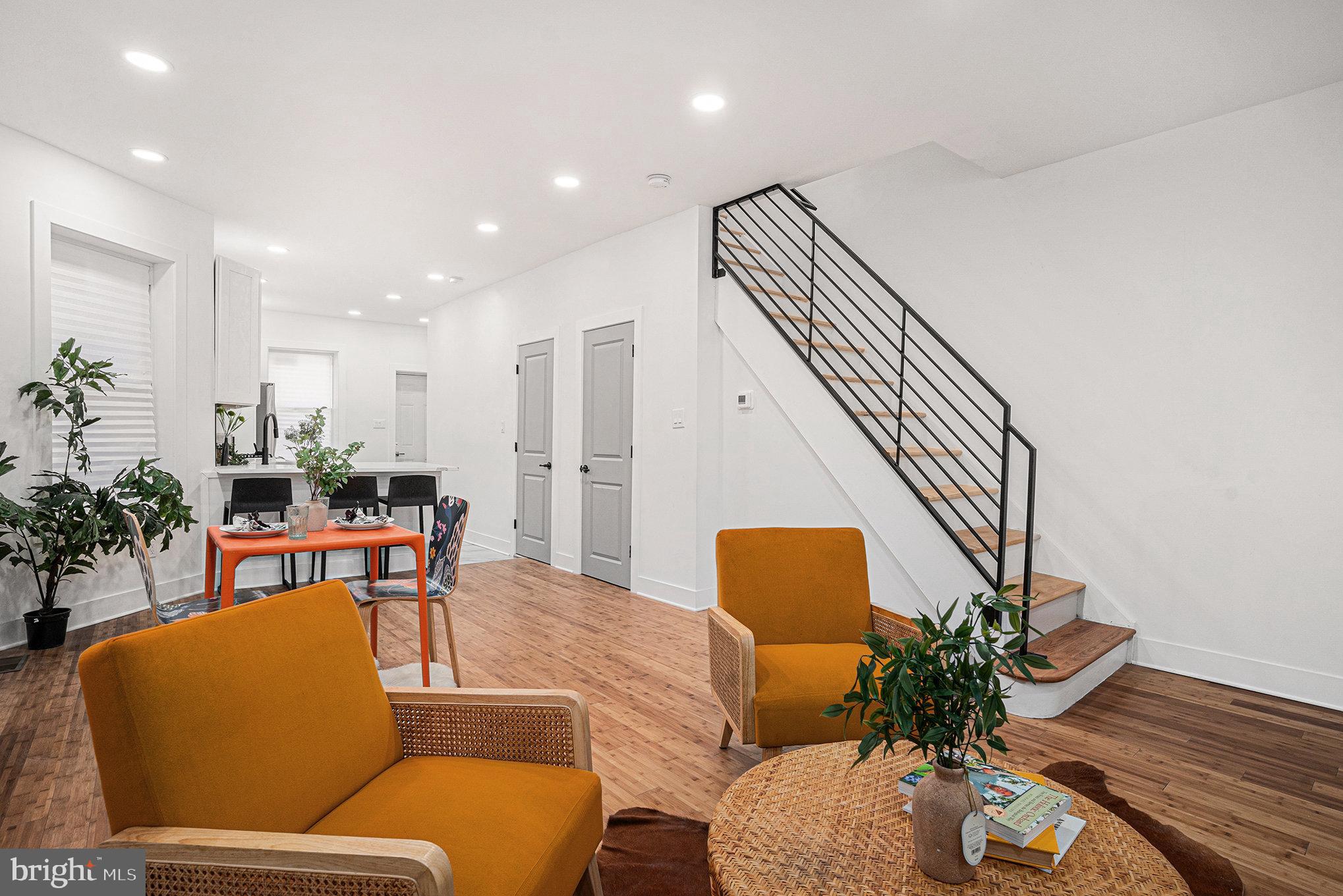 451 W Earlham Ter