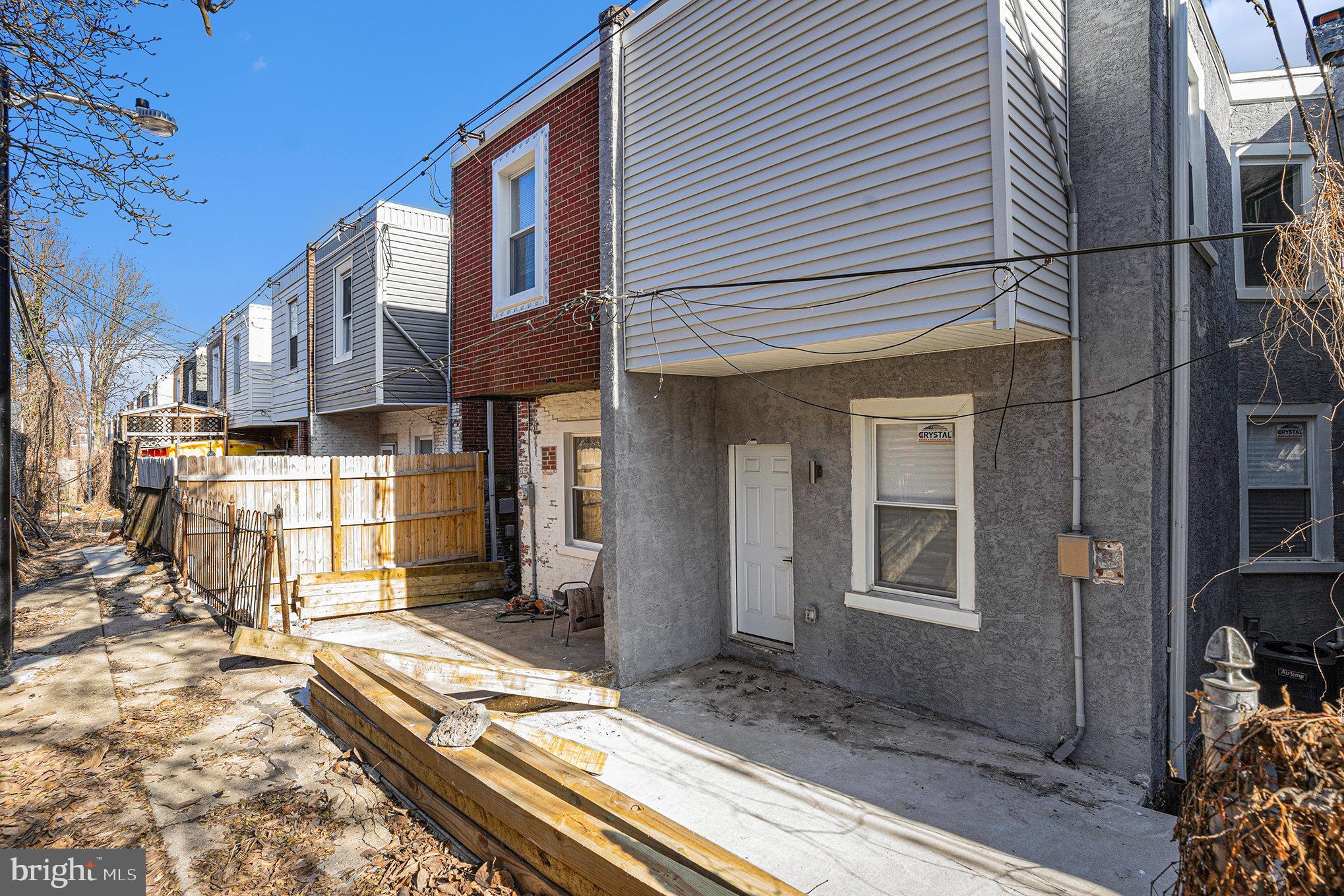 451 W Earlham Ter