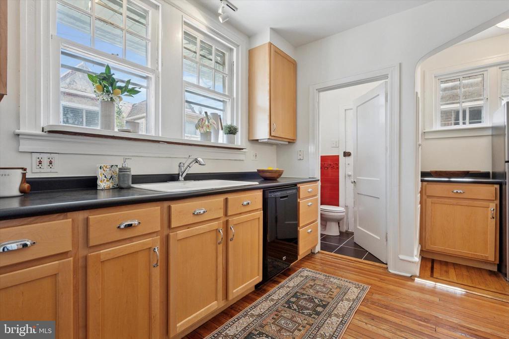 418 W Mount Airy Ave