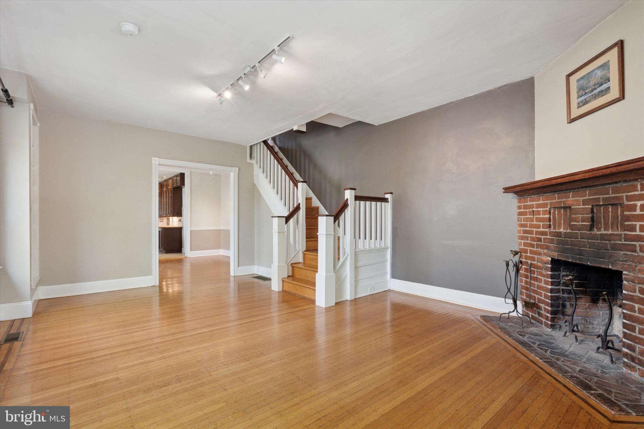 38--40 E Willow Grove Ave