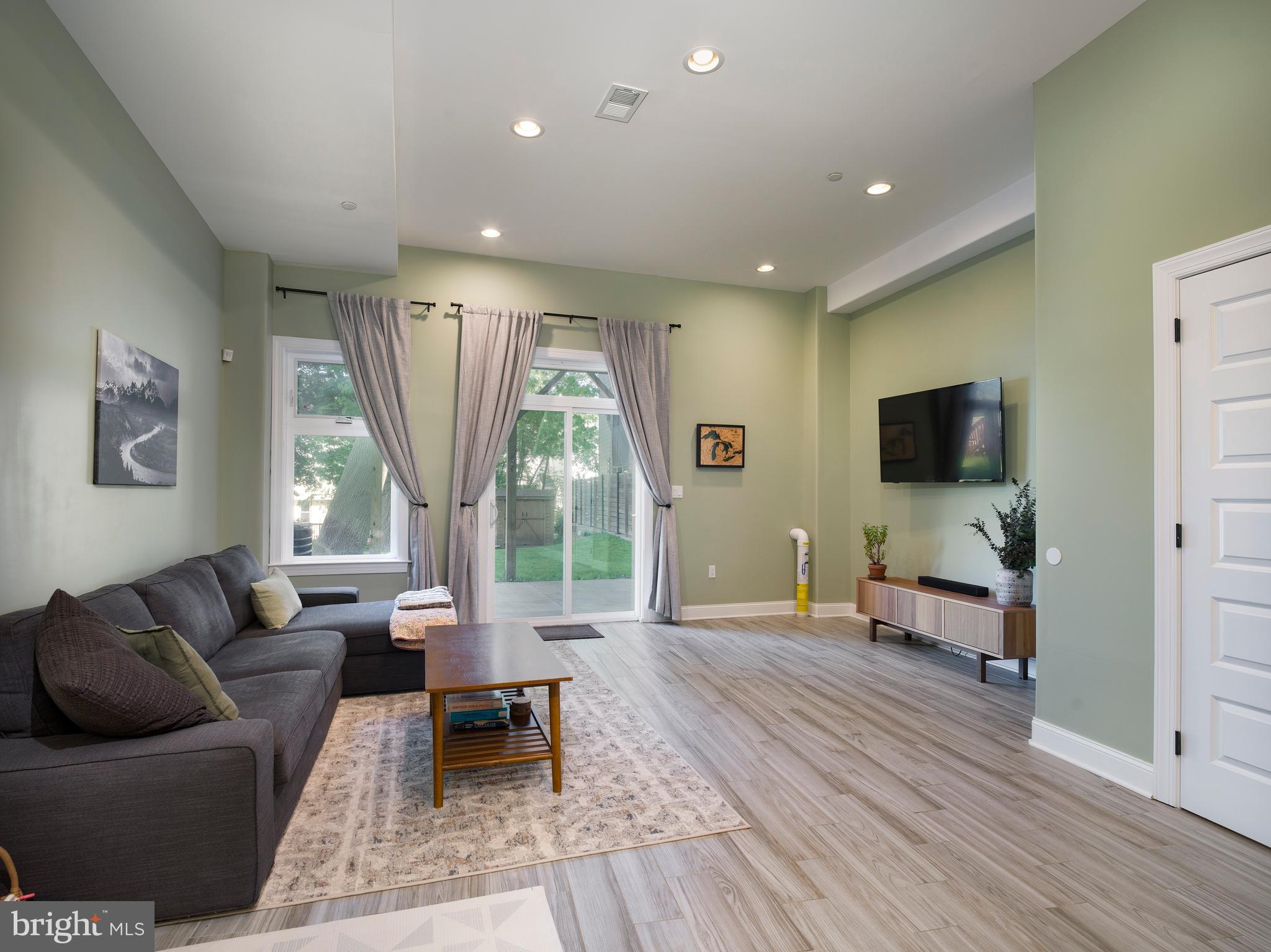 420 Kingsley St