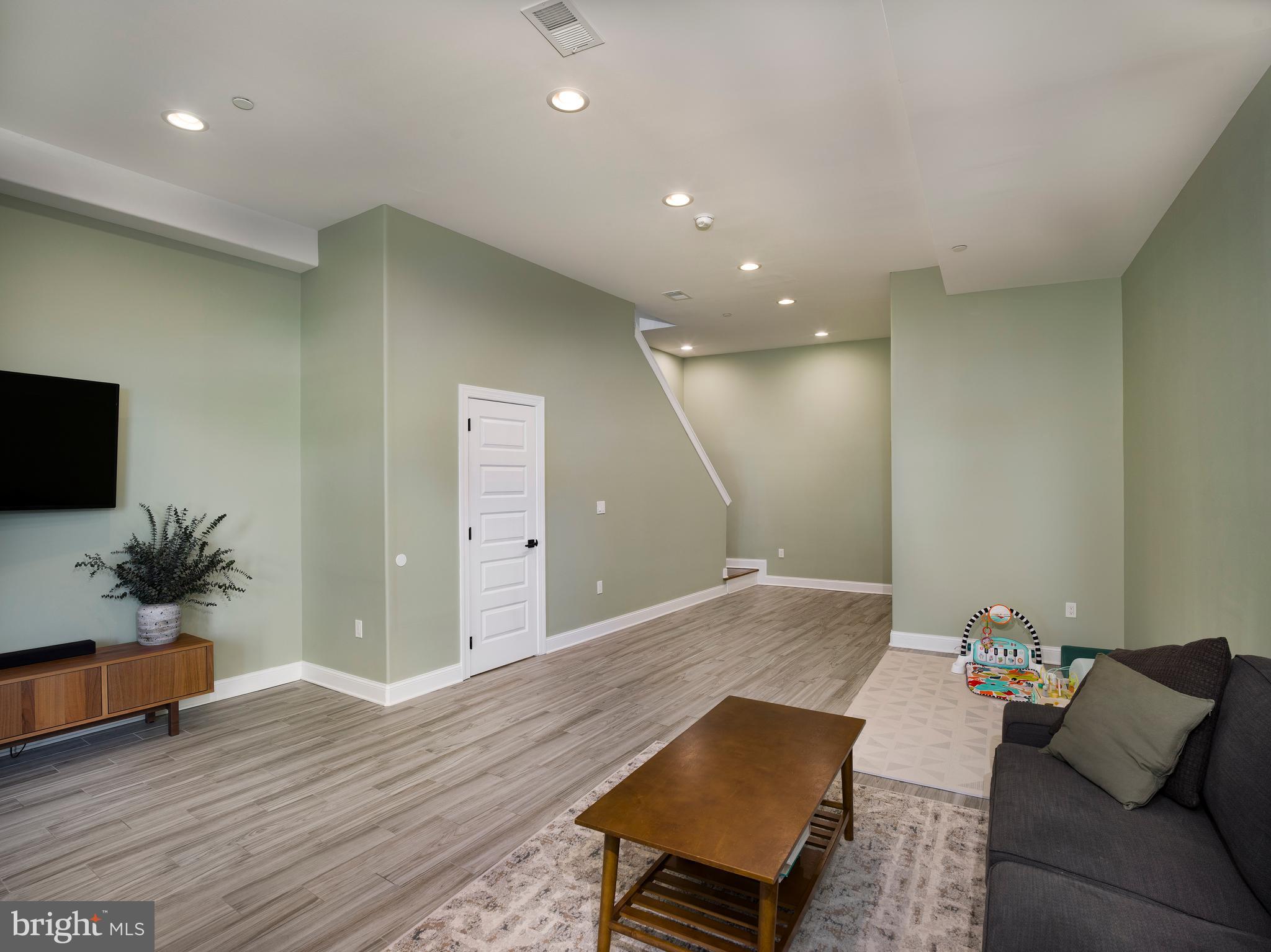 420 Kingsley St