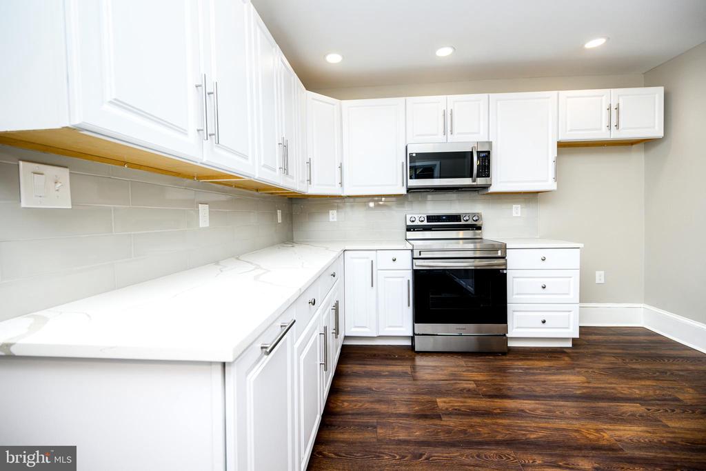 338 E MOUNT AIRY AVENUE