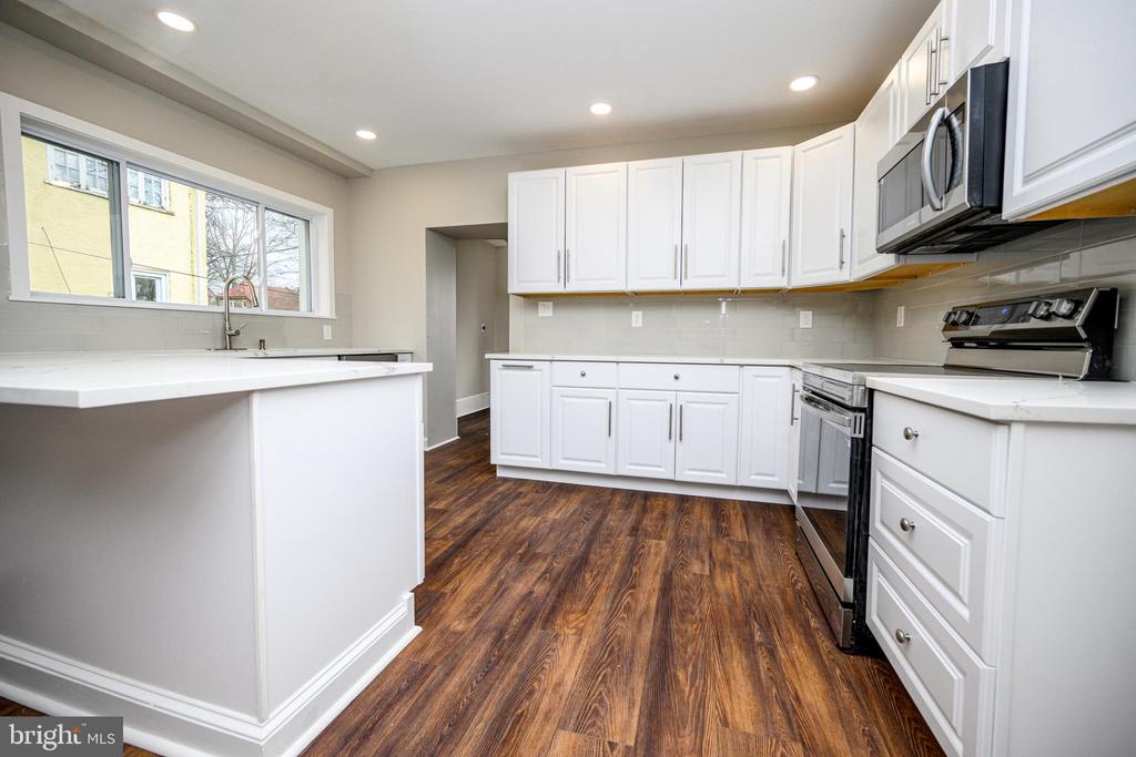 338 E MOUNT AIRY AVENUE