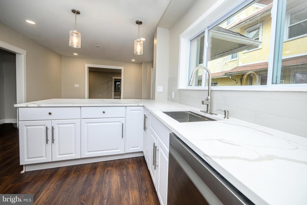 338 E MOUNT AIRY AVENUE