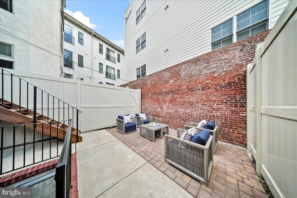 677 N 15TH STREET