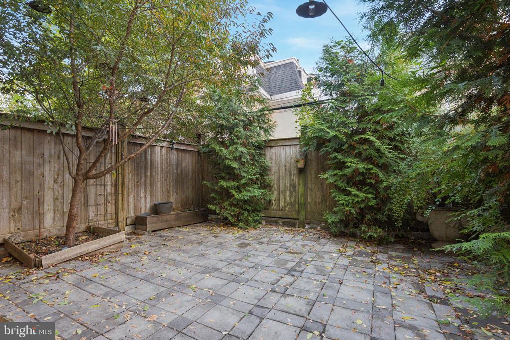 324 W WINONA STREET