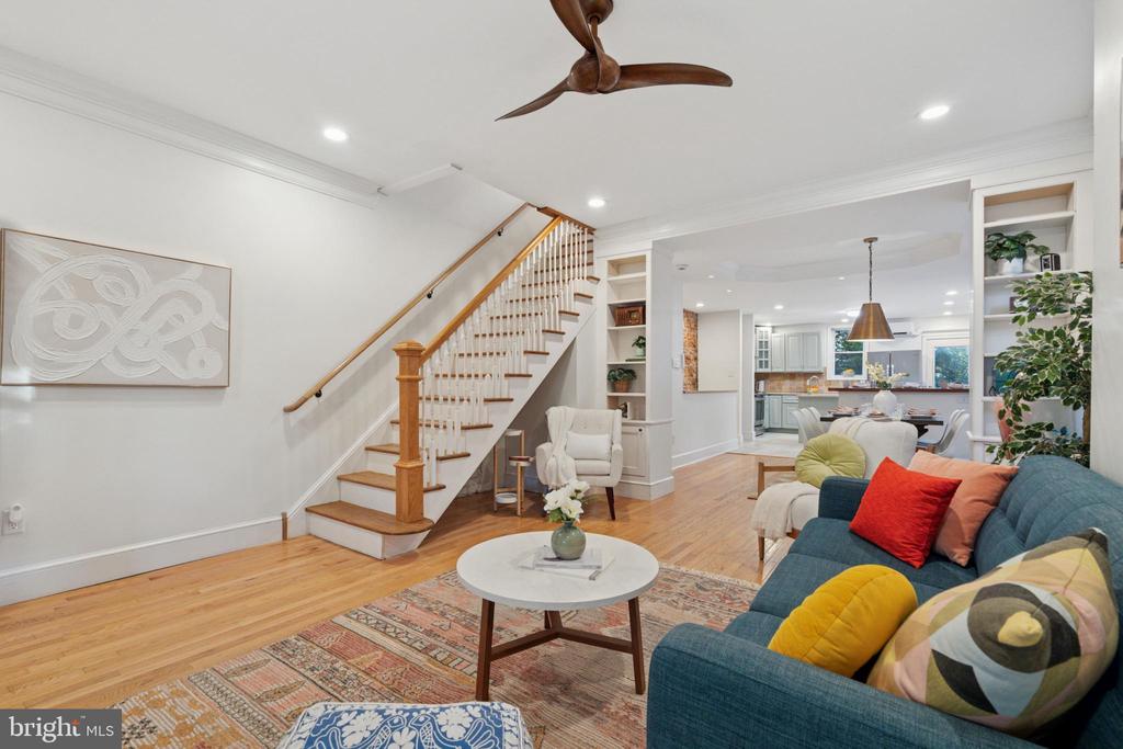 324 W WINONA STREET
