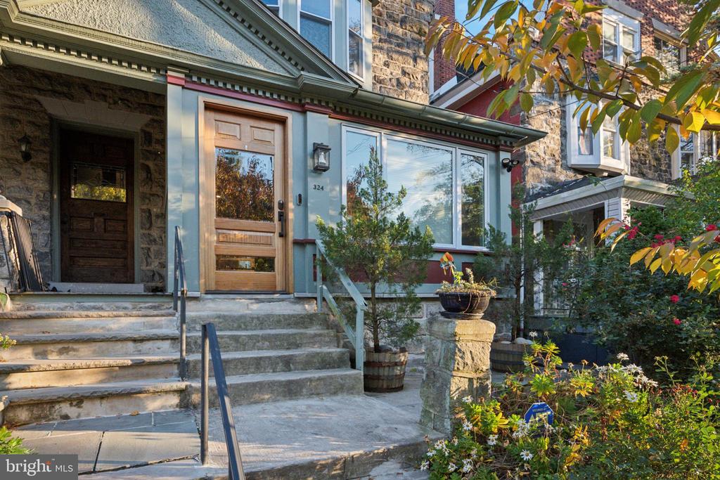 324 W WINONA STREET