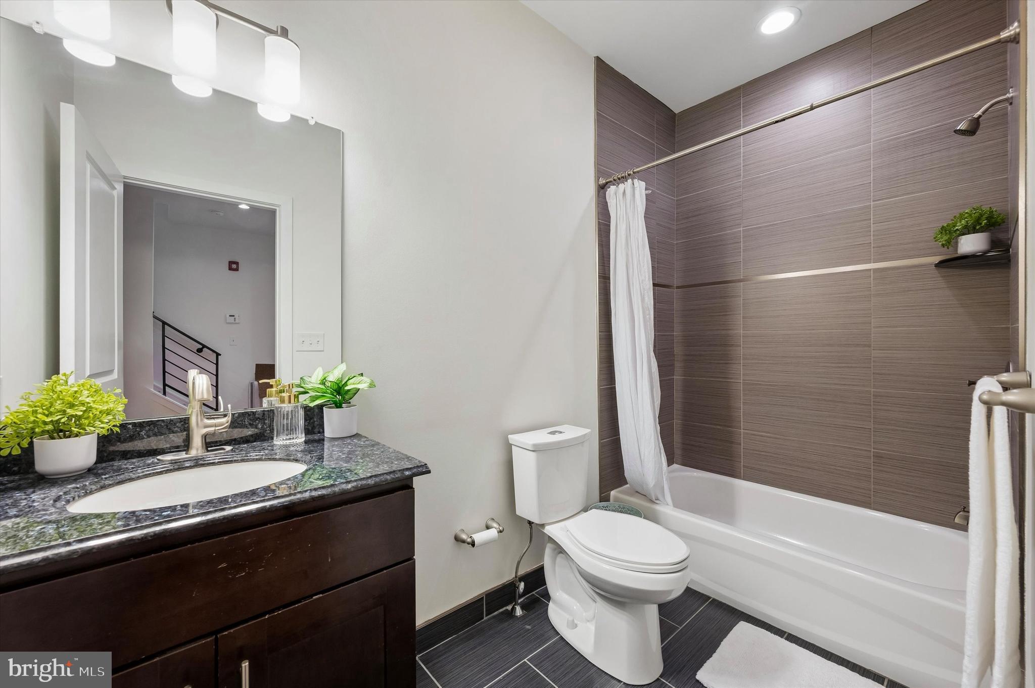 2555 CARPENTER STREET E