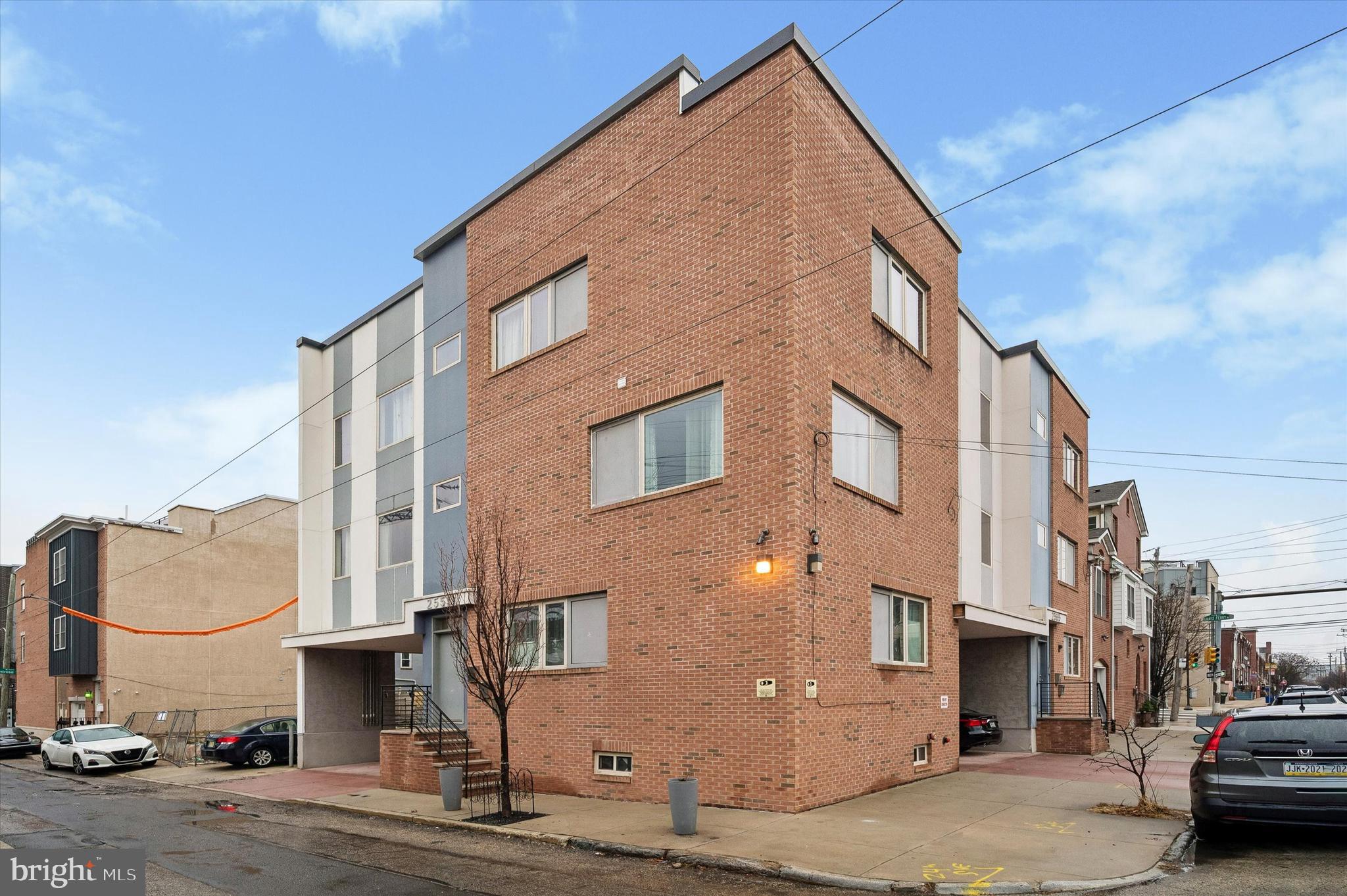 2555 CARPENTER STREET E