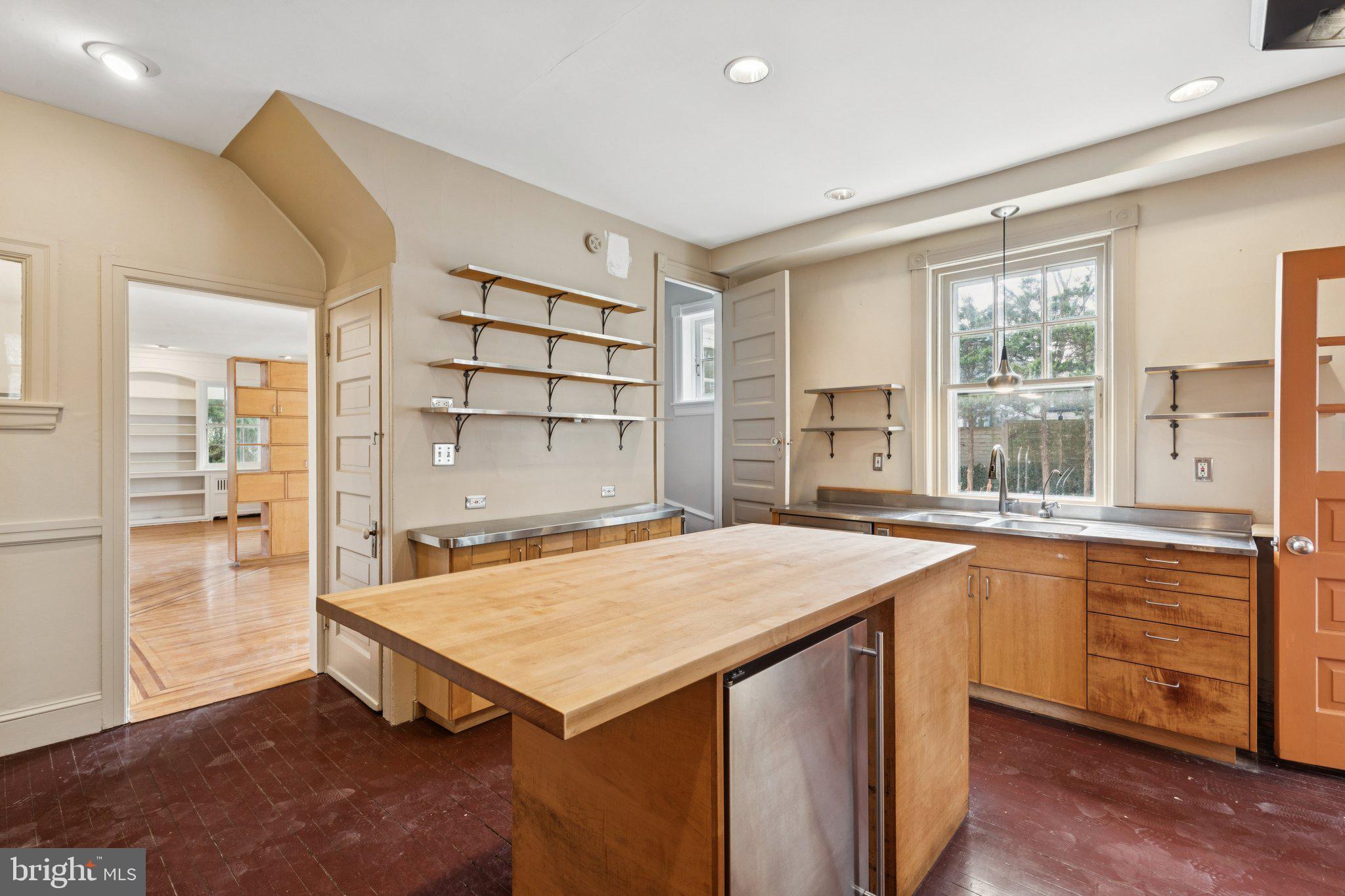 515 CARPENTER LANE