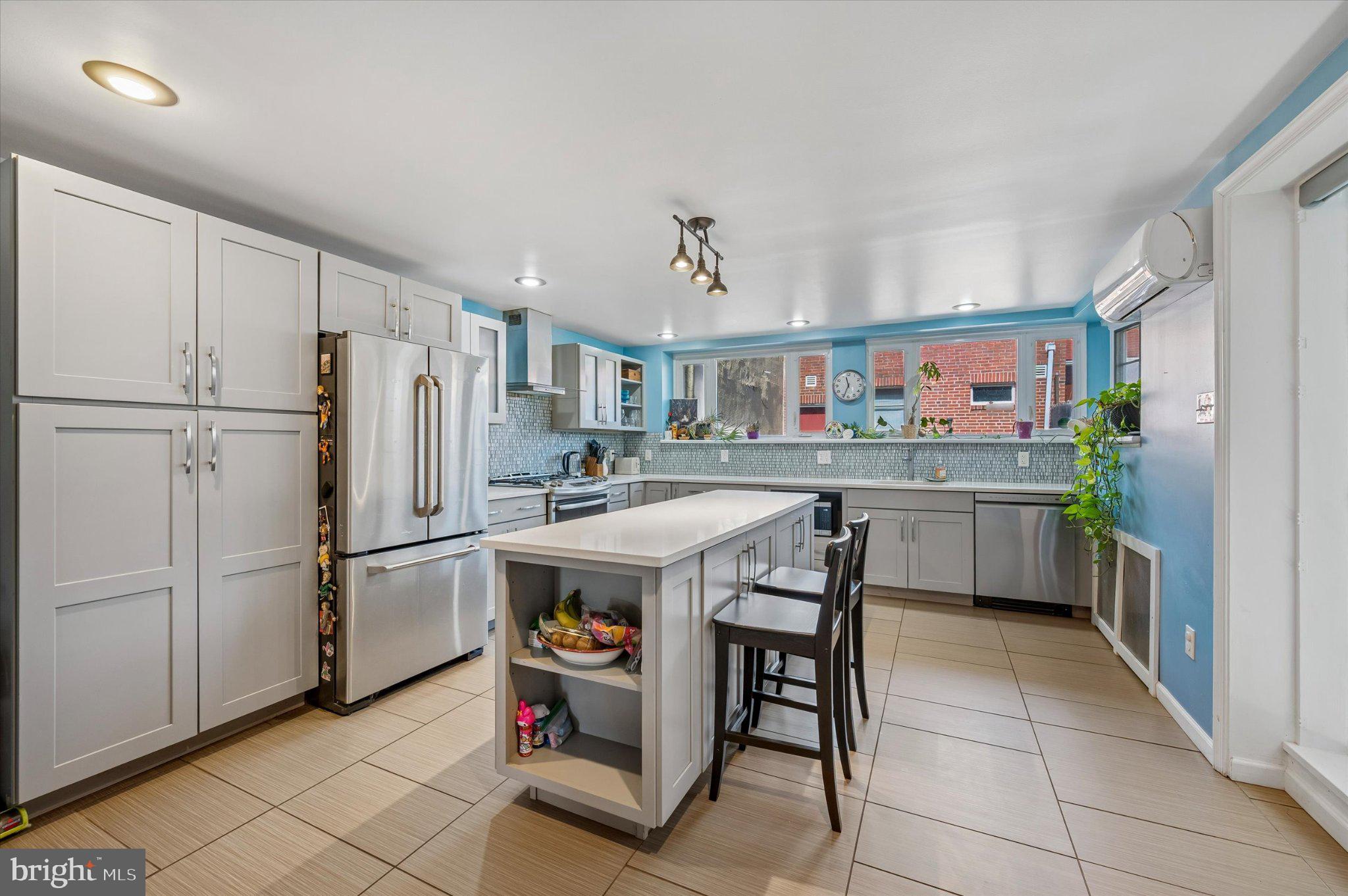 2834 EDGEMONT