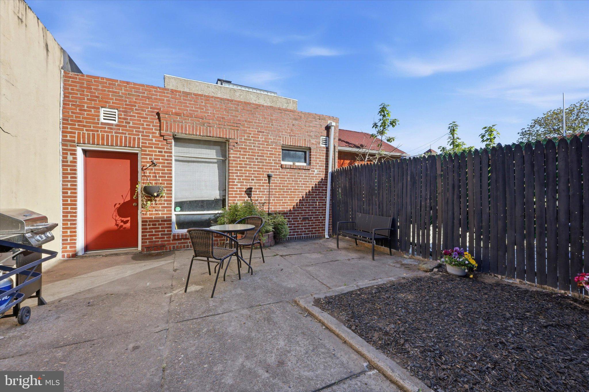 2834 EDGEMONT