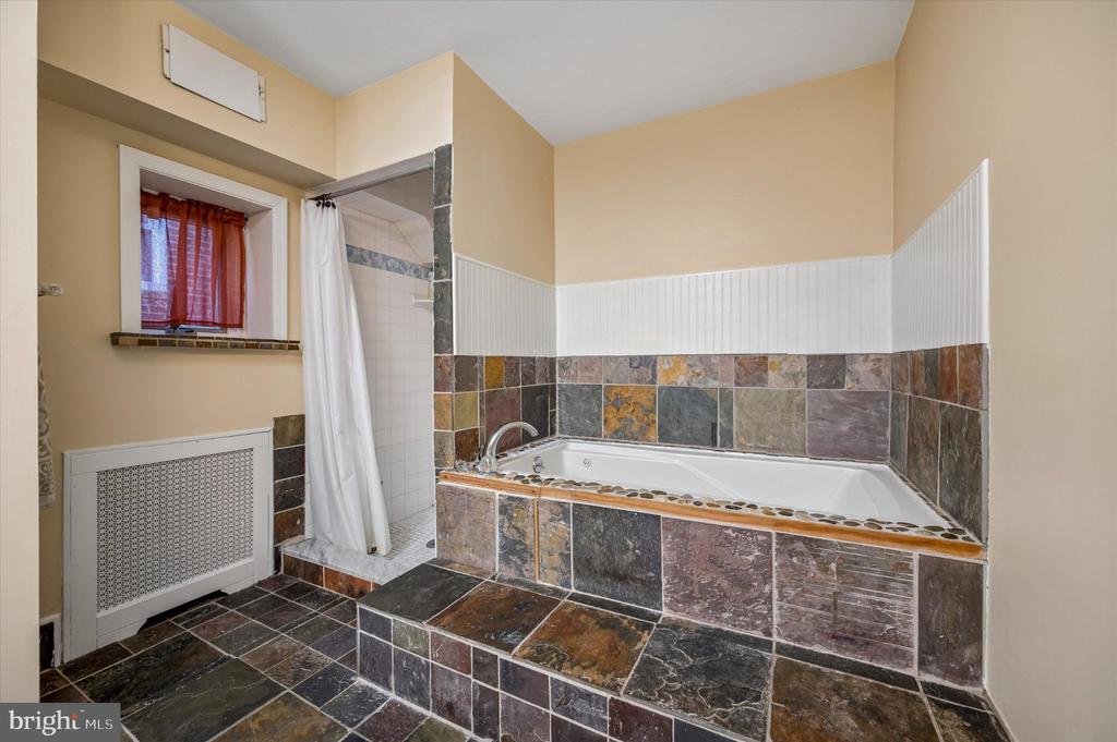 2834 EDGEMONT