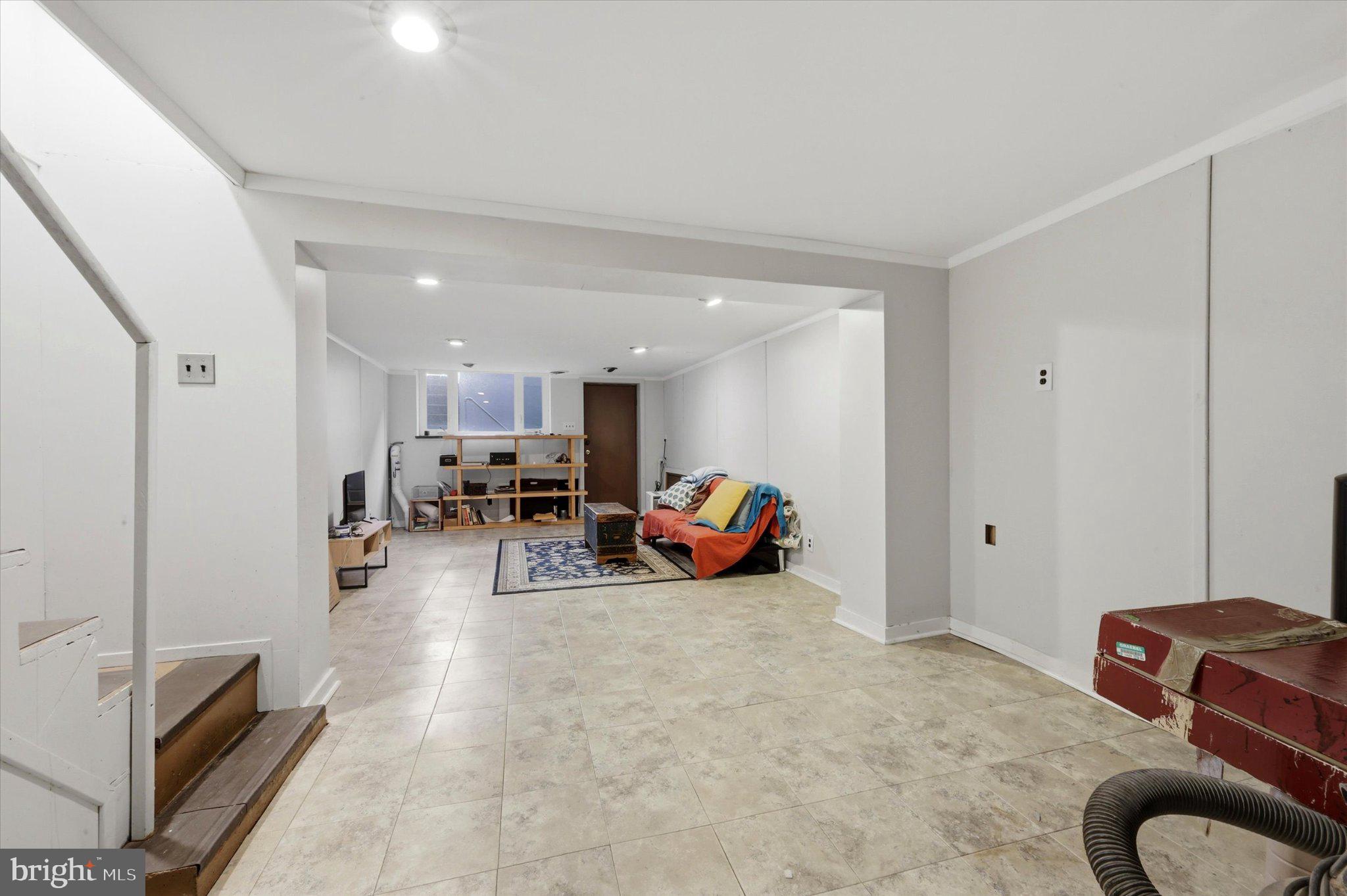 2834 EDGEMONT