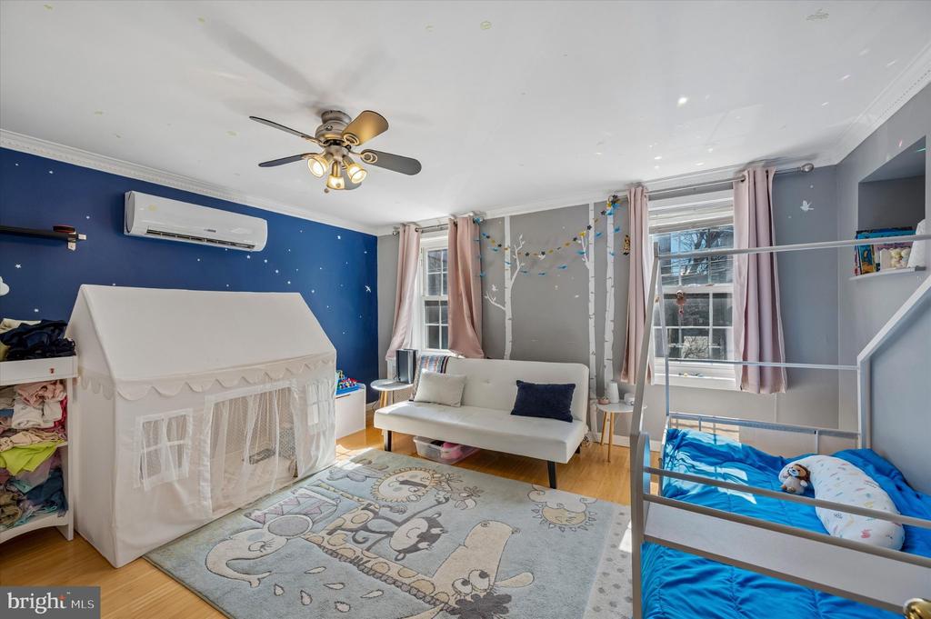 2834 EDGEMONT
