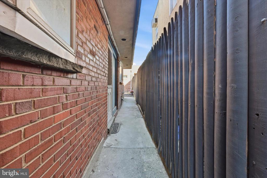 2834 EDGEMONT