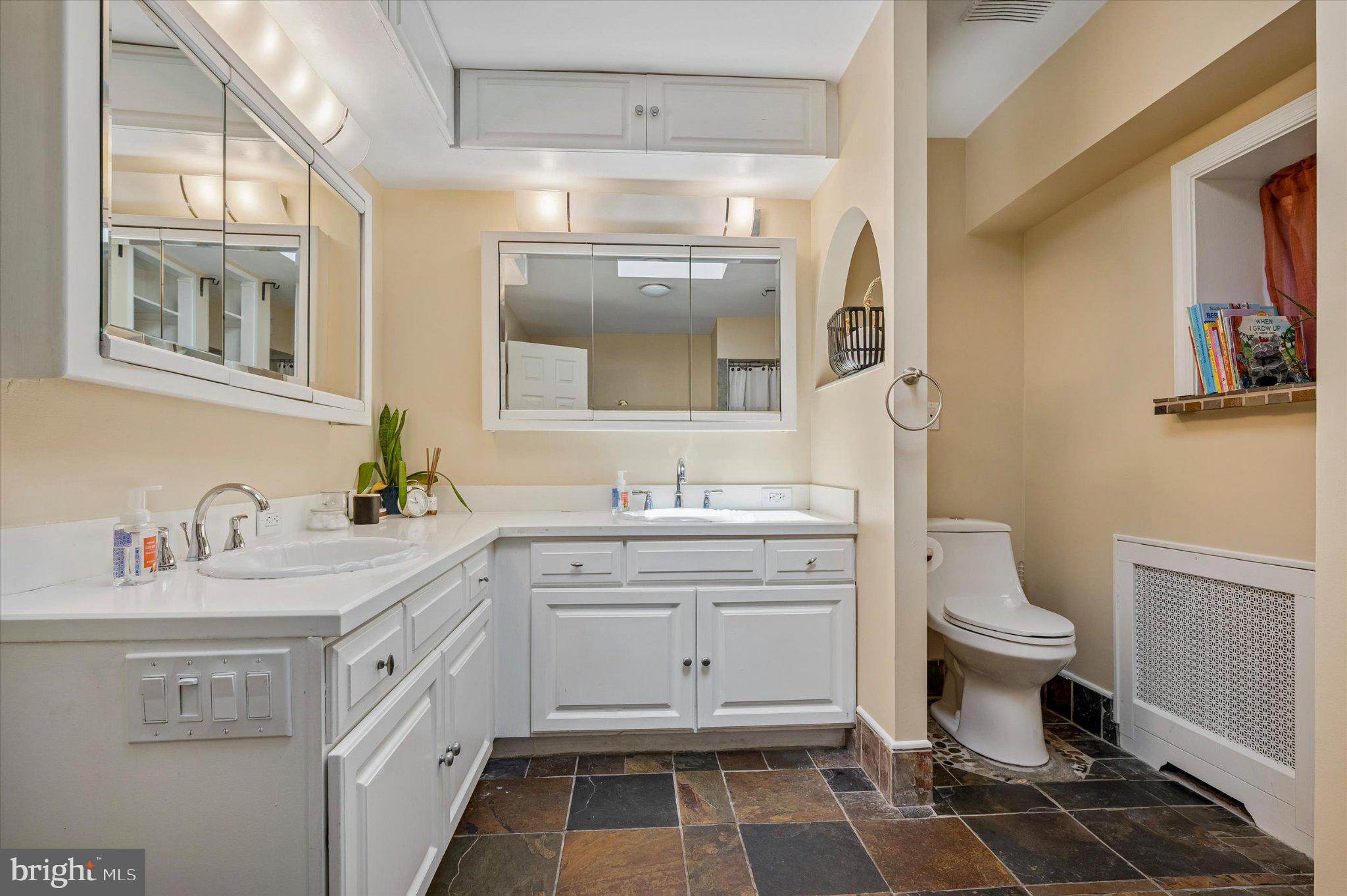 2834 EDGEMONT