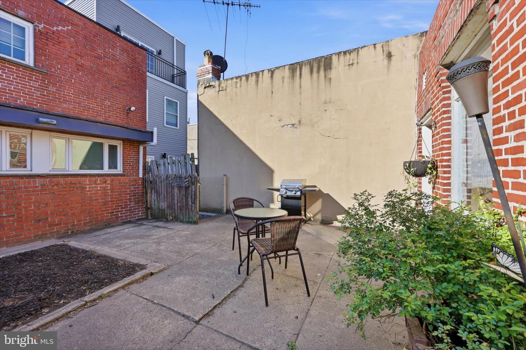 2834 EDGEMONT