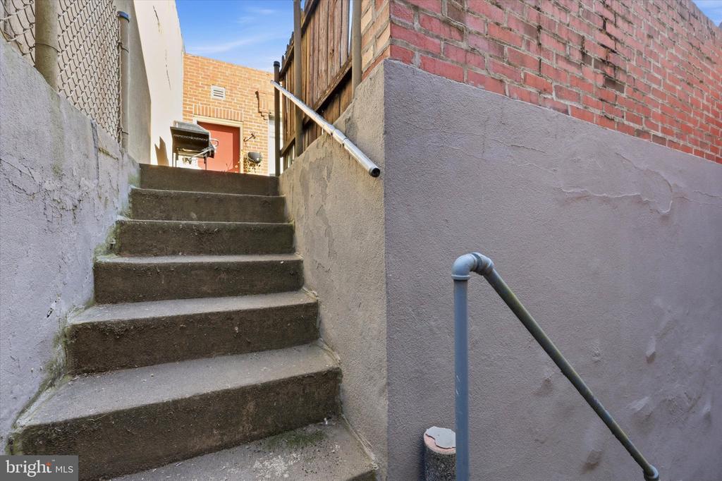 2834 EDGEMONT