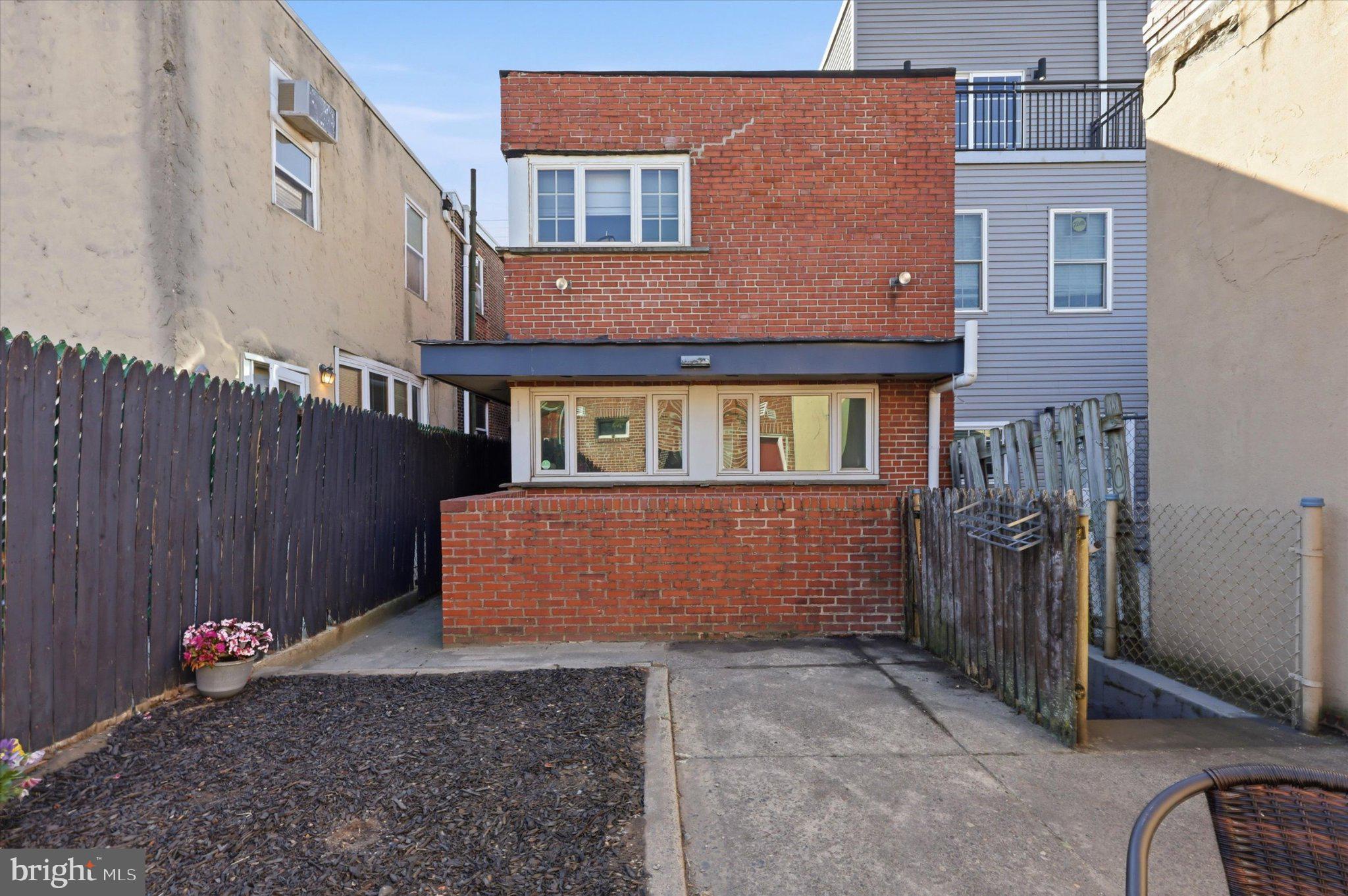 2834 EDGEMONT