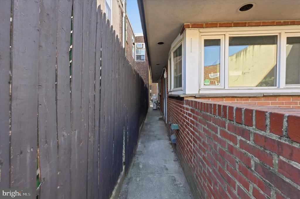 2834 EDGEMONT