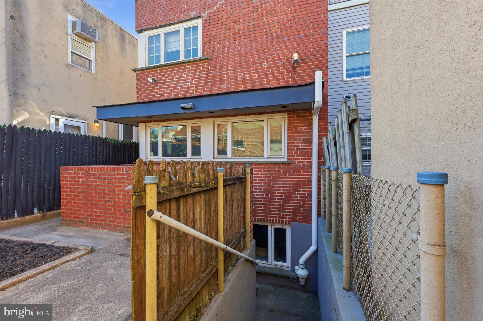 2834 EDGEMONT