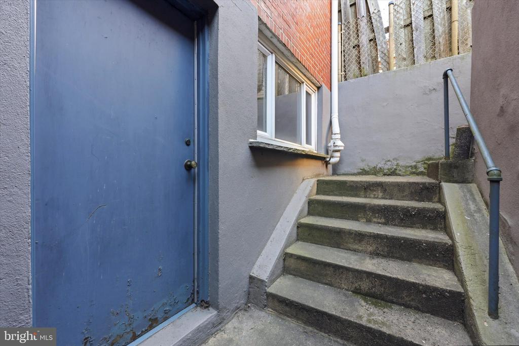 2834 EDGEMONT