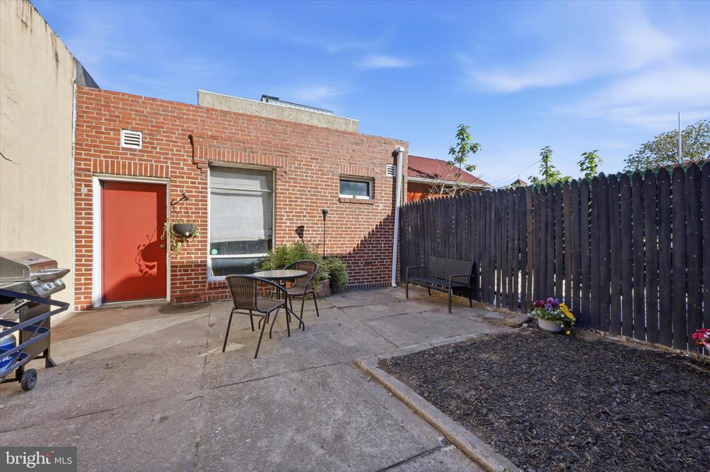 2834 EDGEMONT