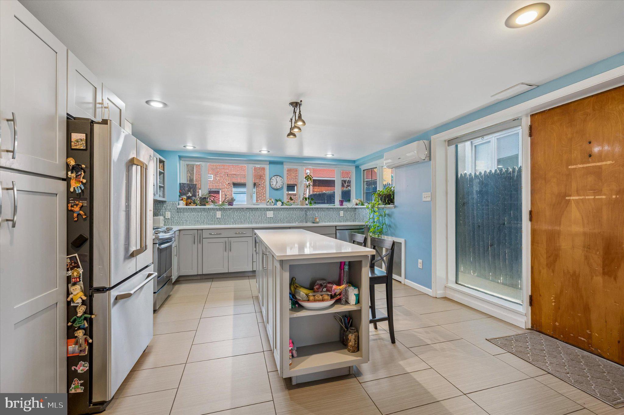 2834 EDGEMONT