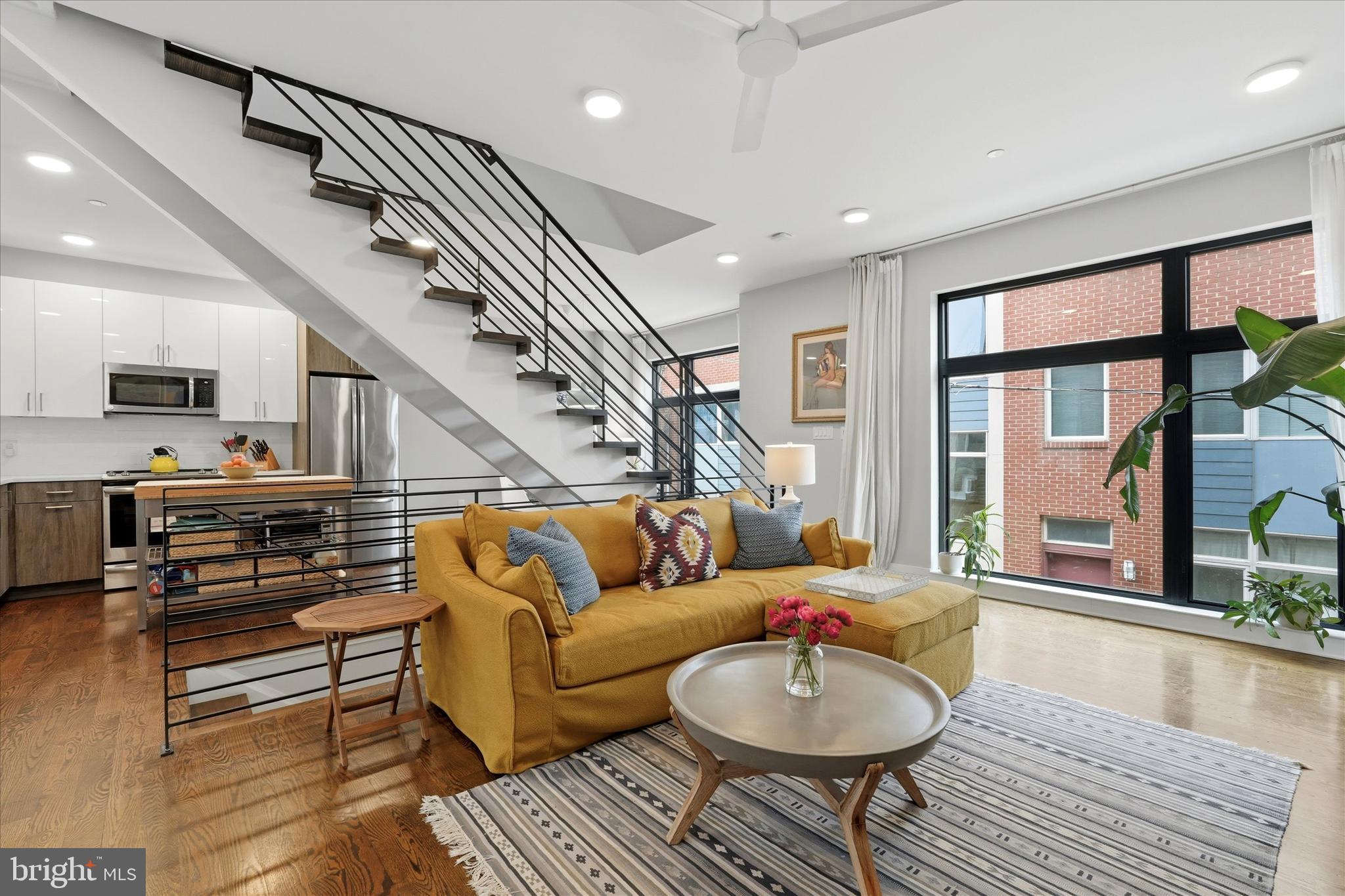2735 W GEORGE STREET