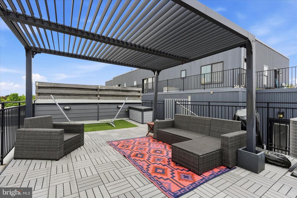 2735 W GEORGE STREET