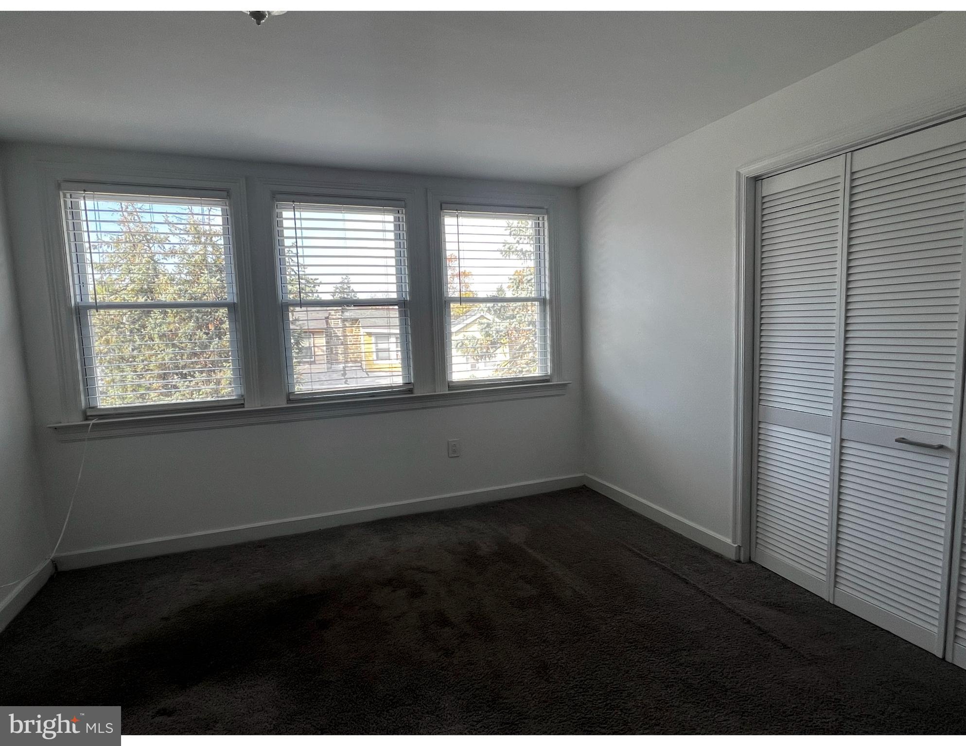 248 E QUEEN LANE