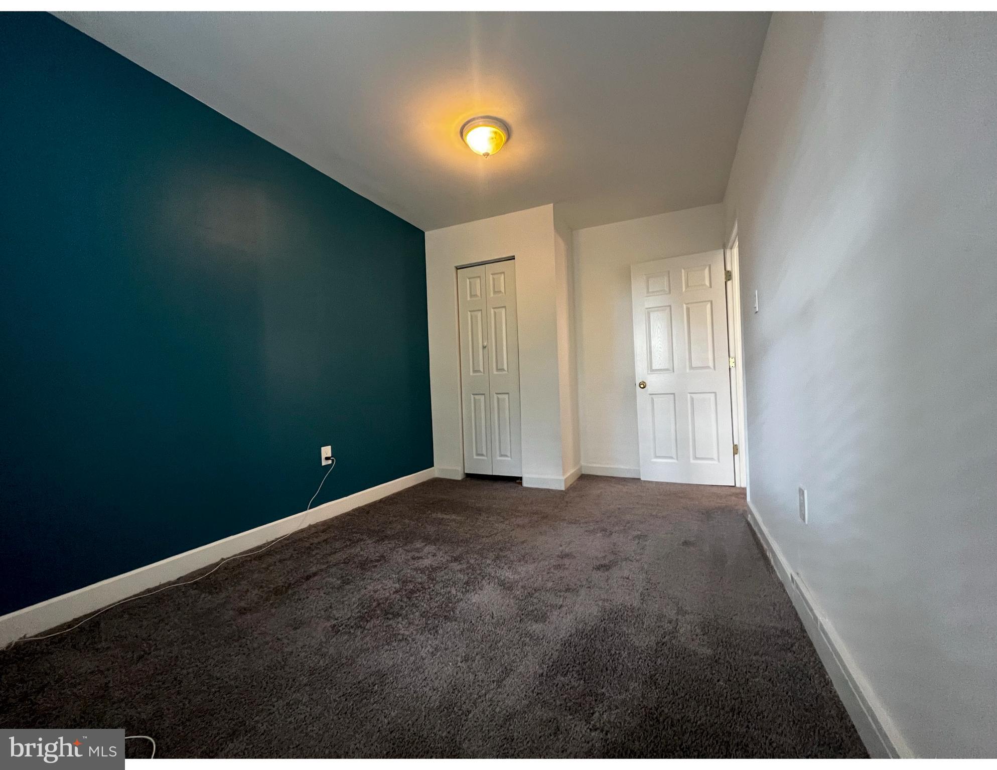 248 E QUEEN LANE