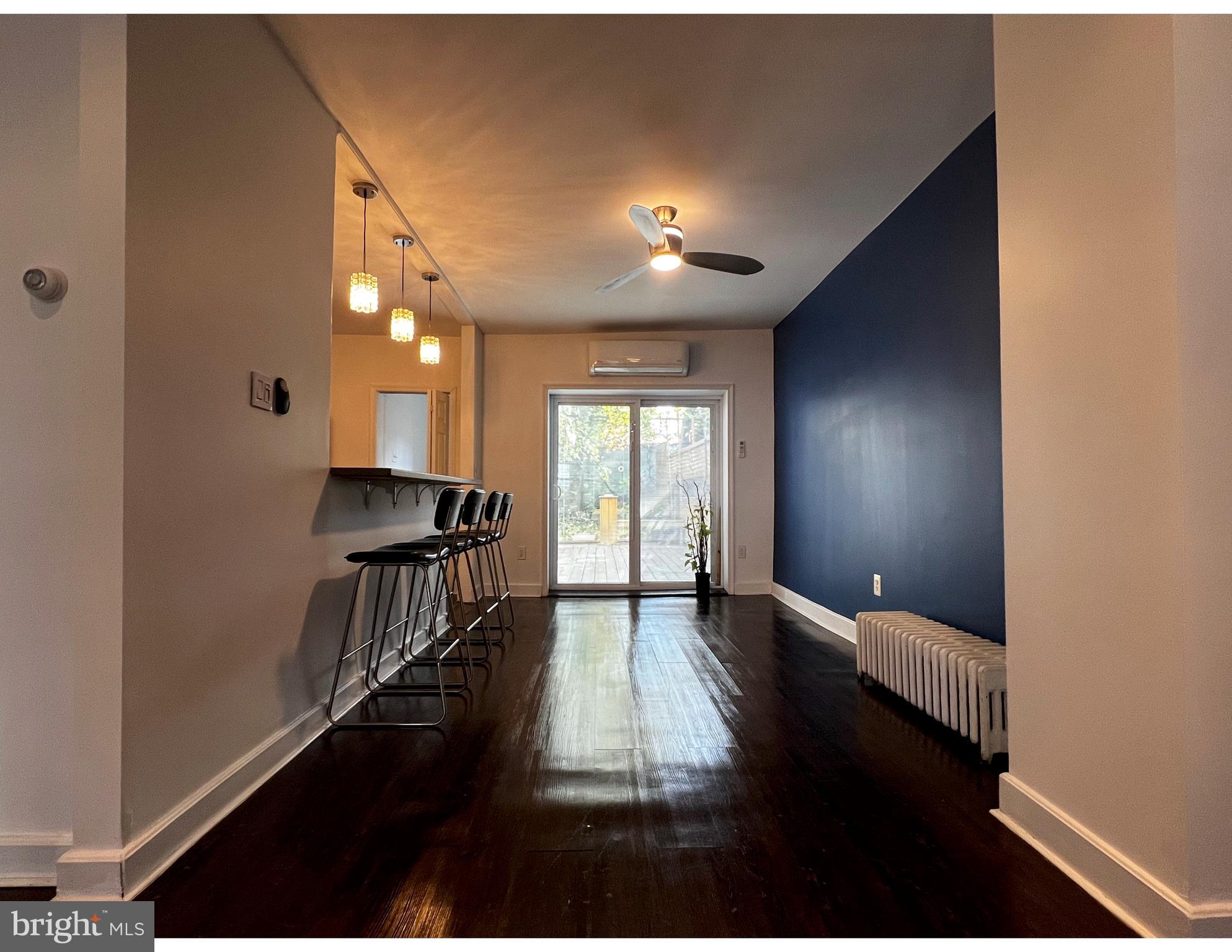 248 E QUEEN LANE
