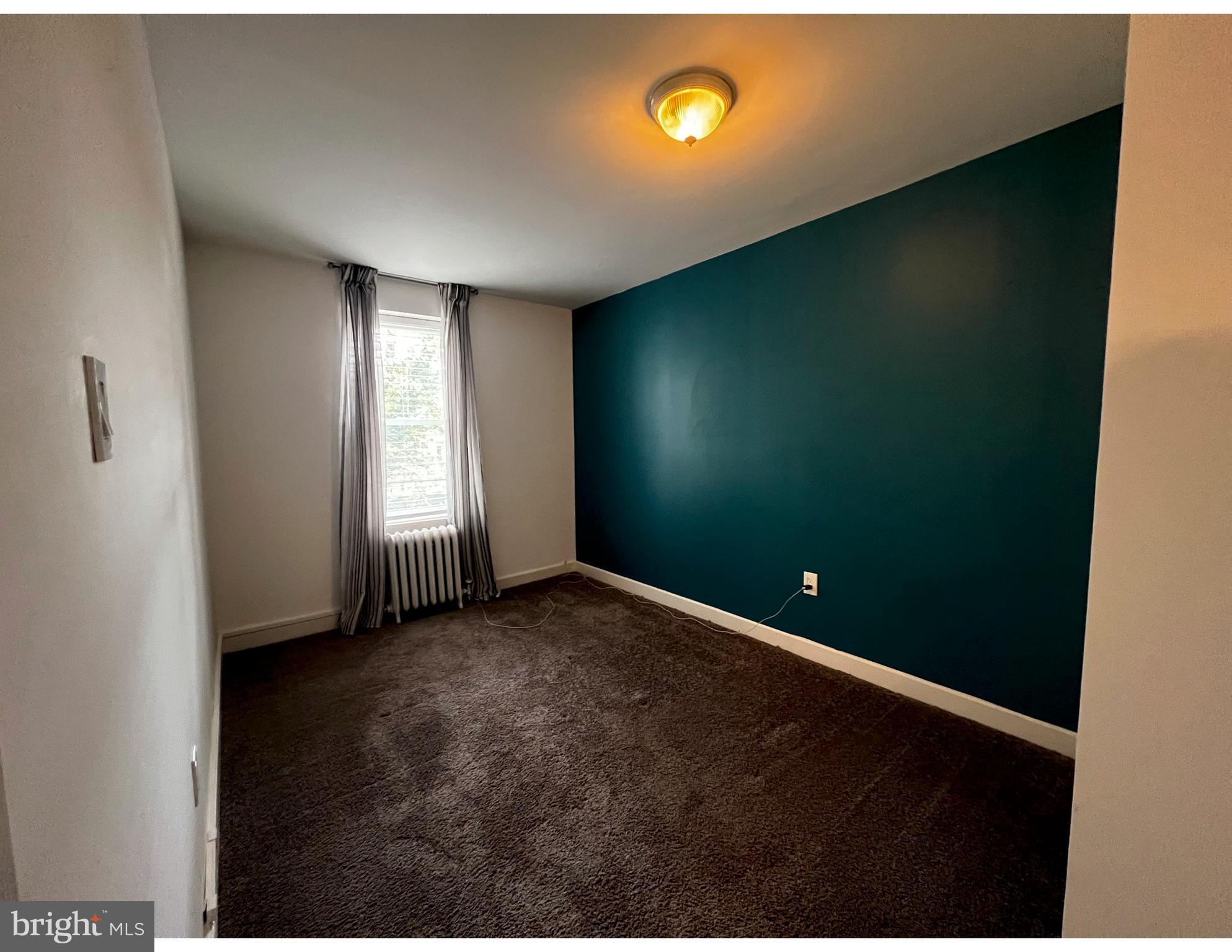 248 E QUEEN LANE