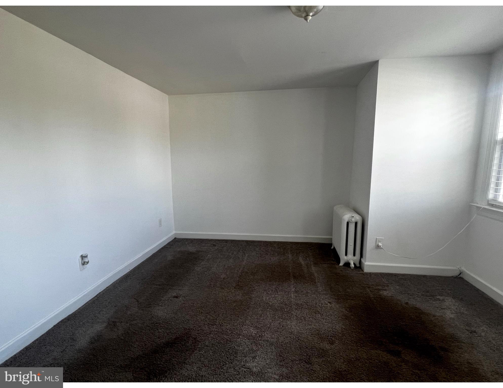 248 E QUEEN LANE