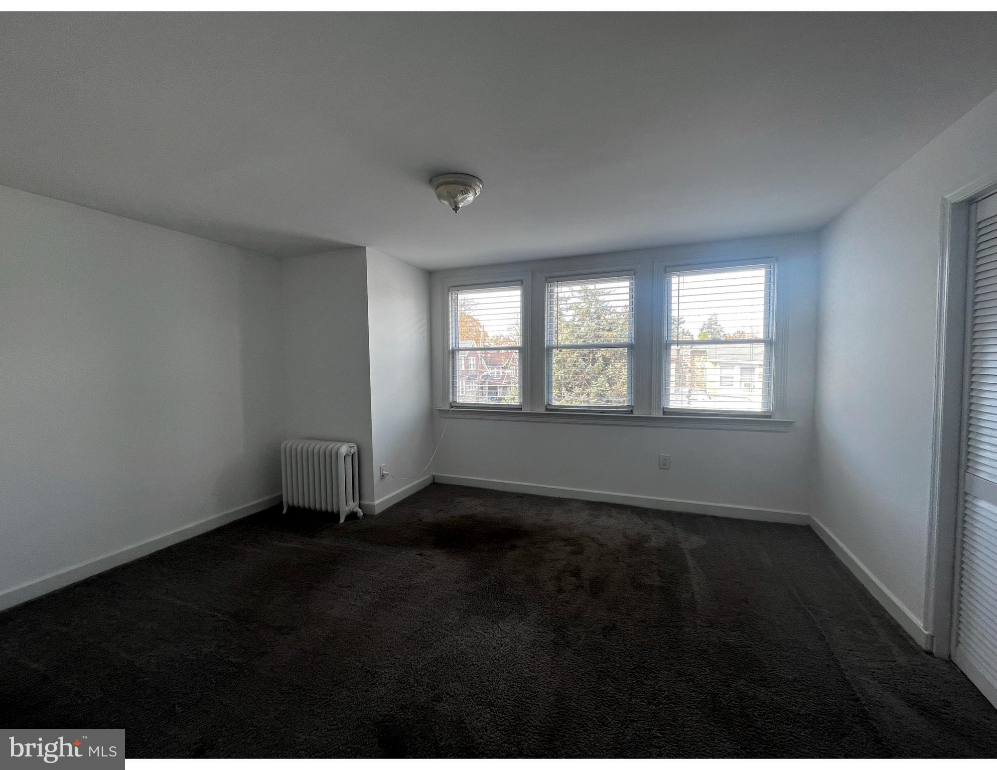 248 E QUEEN LANE