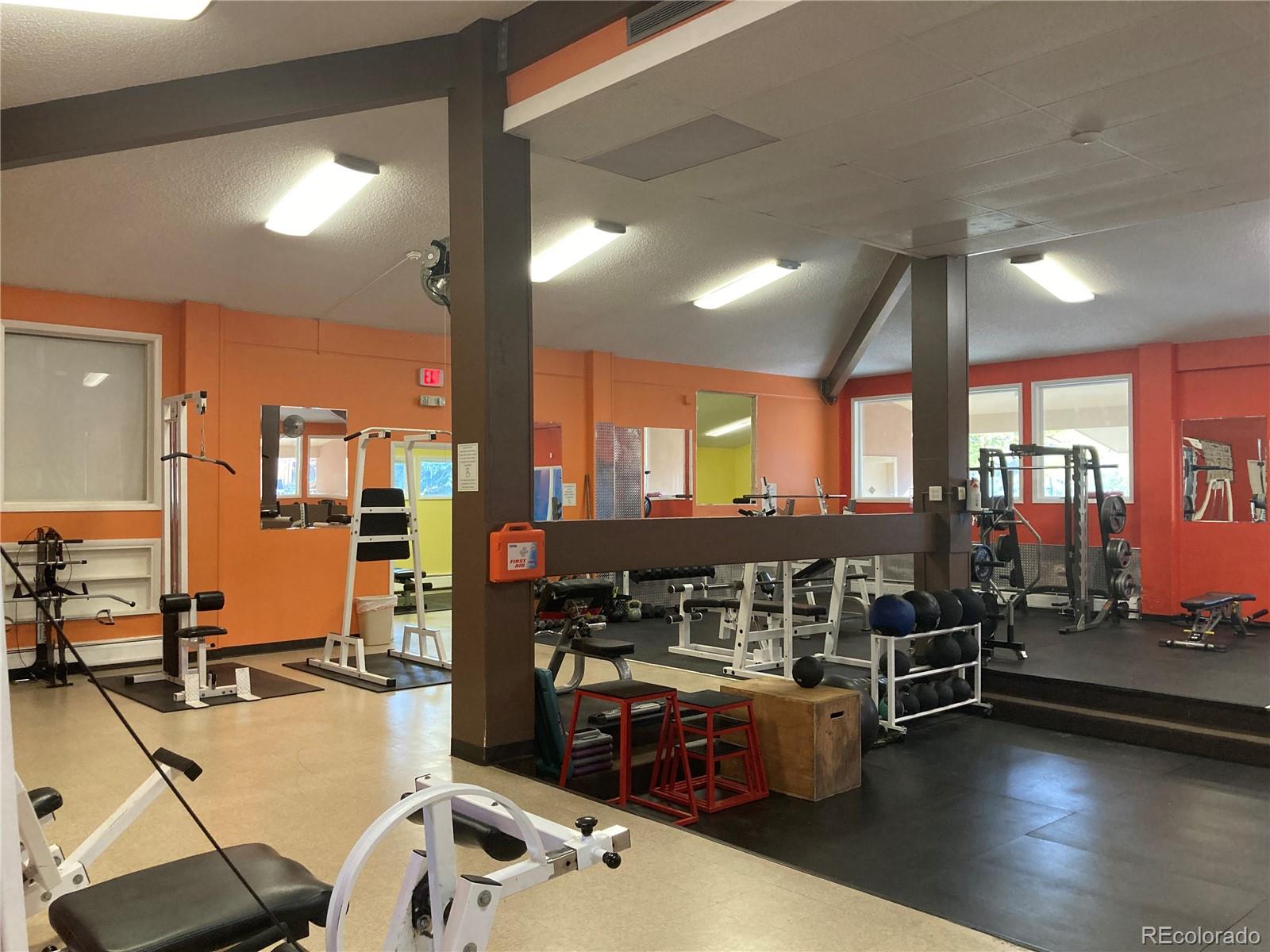 1200 Golden Circle Unit: 509